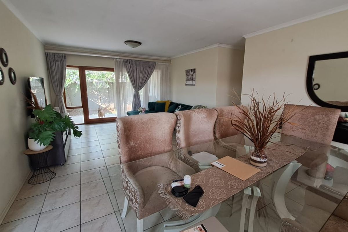 Stunning modern living with convenience and style awaits! - Photo 2