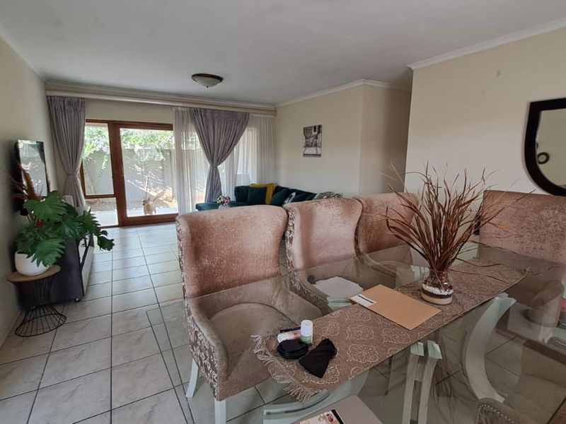 Stunning modern living with convenience and style awaits! - Photo 2