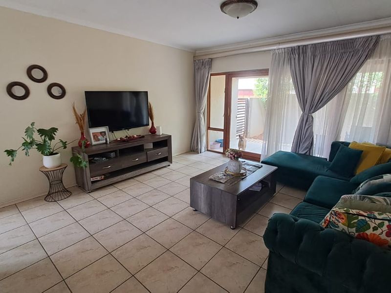 Stunning modern living with convenience and style awaits! - Photo 5