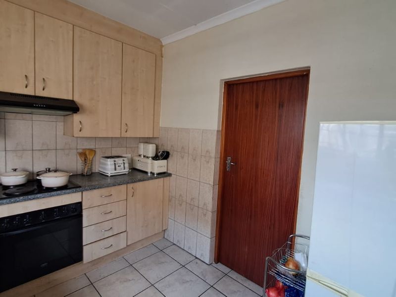 Stunning modern living with convenience and style awaits! - Photo 6