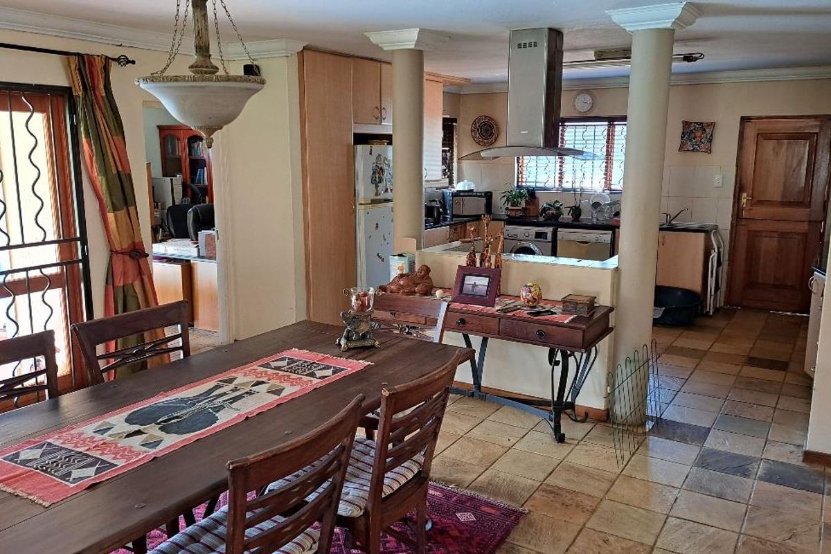 A RESIDENCE OF DISTINCTION â BORDERING PRESTIGIOUS BEDFORDVIEW - Photo 5