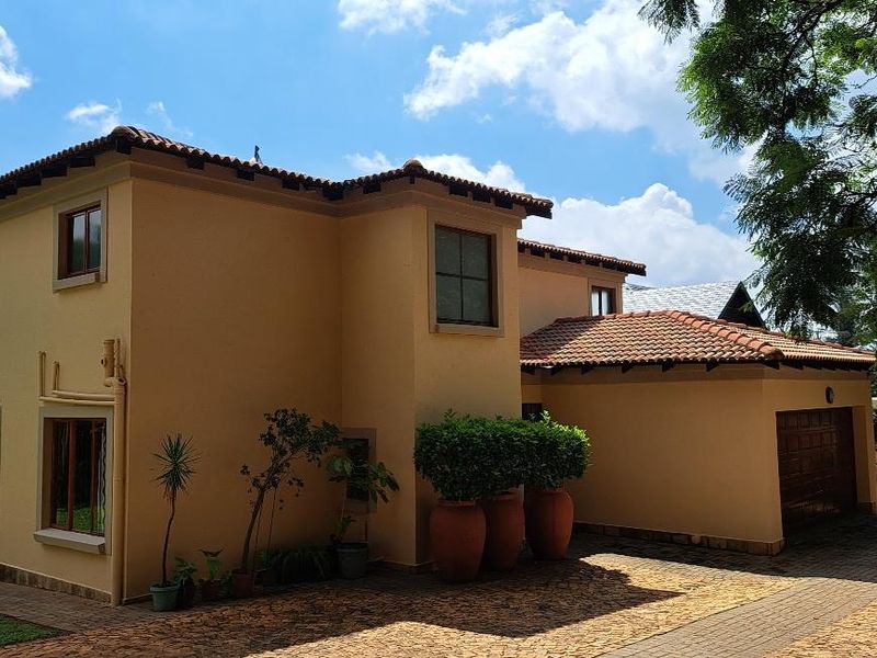 A RESIDENCE OF DISTINCTION â BORDERING PRESTIGIOUS BEDFORDVIEW - Photo 3