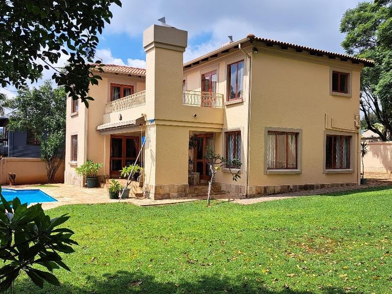 A RESIDENCE OF DISTINCTION â BORDERING PRESTIGIOUS BEDFORDVIEW - Photo 2