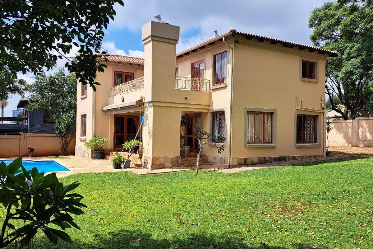 A RESIDENCE OF DISTINCTION â BORDERING PRESTIGIOUS BEDFORDVIEW - Photo 2