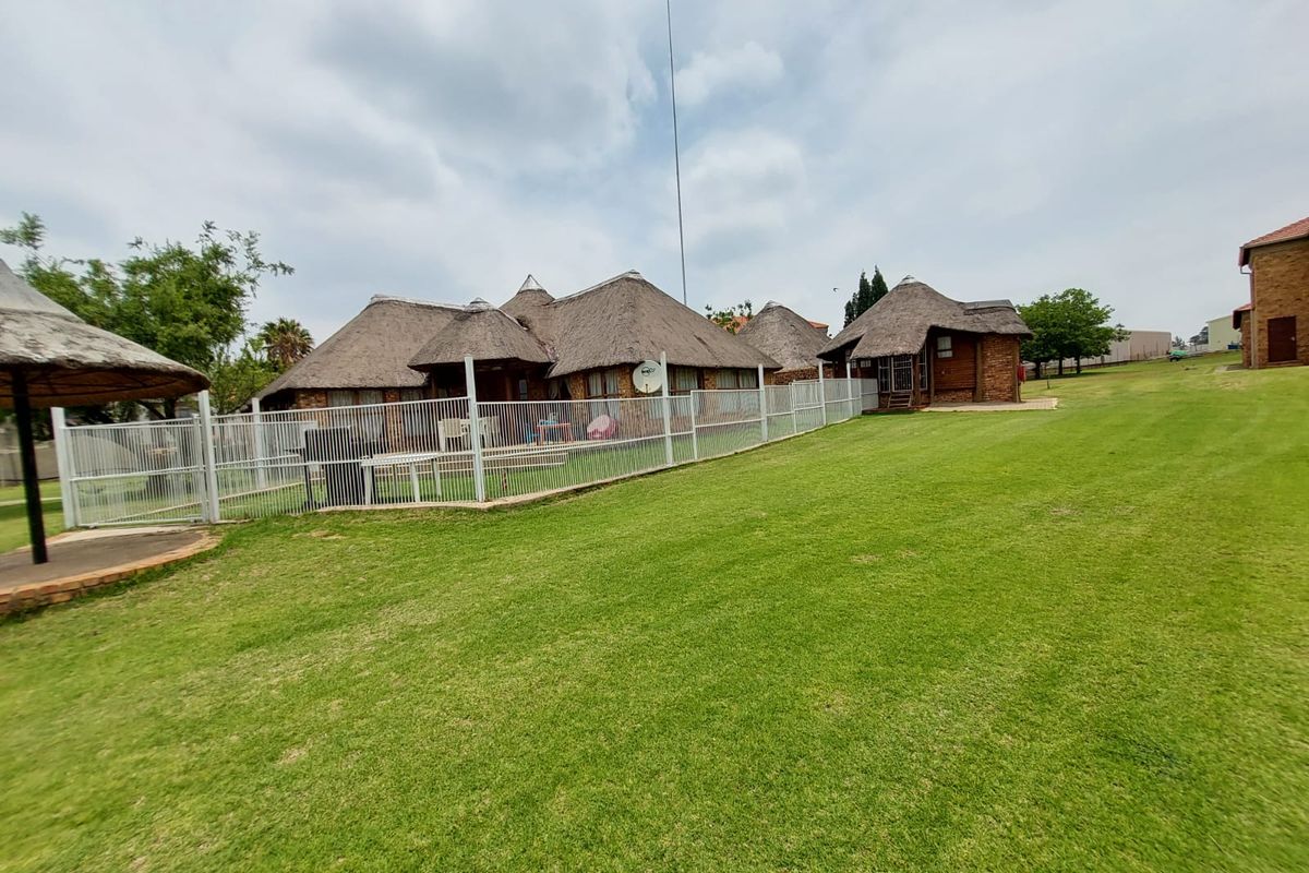 Riverside Paradise: Luxury Estate for sale - Photo 5