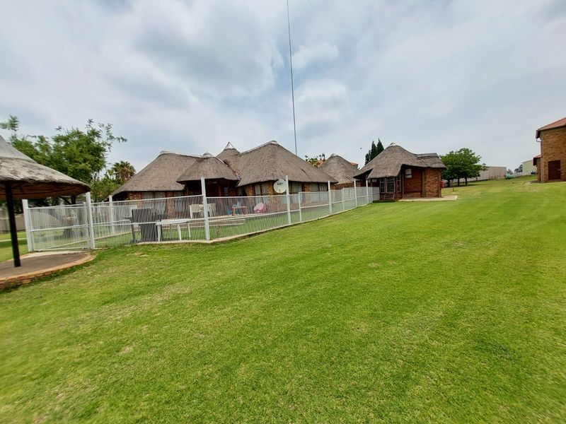 Riverside Paradise: Luxury Estate for sale - Photo 5