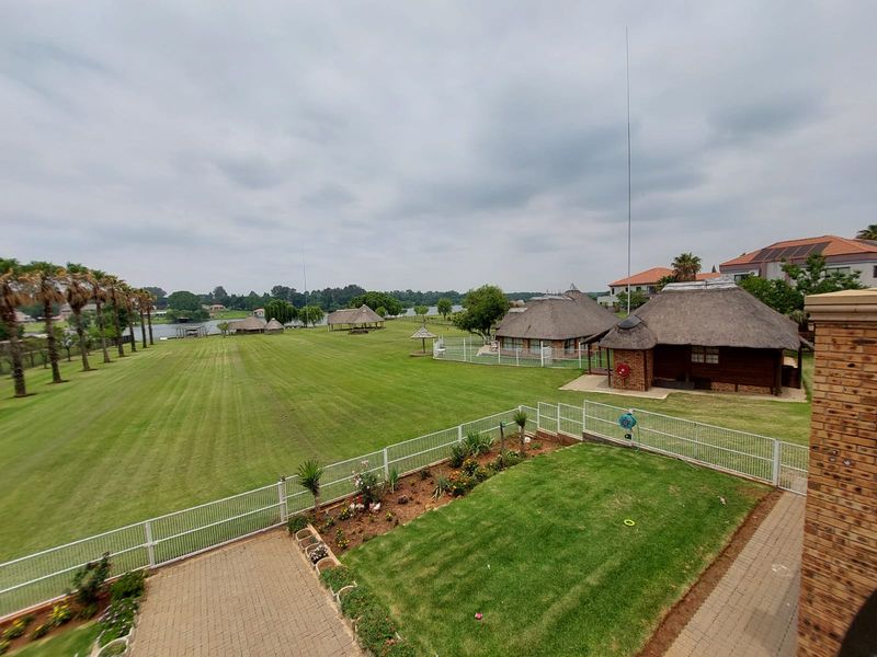 Riverside Paradise: Luxury Estate for sale - Photo 10