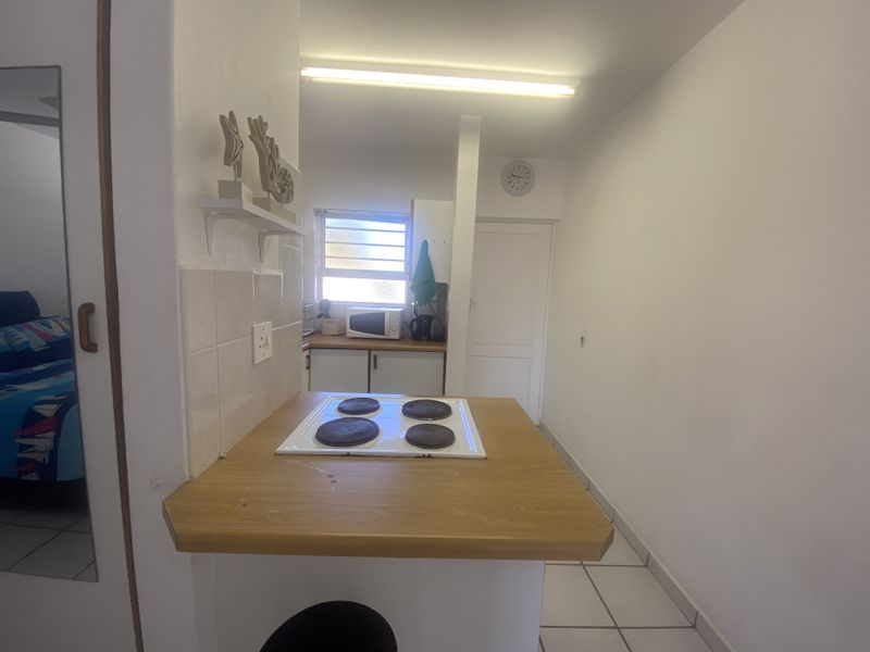 1 Bedroom Unit for Sale in Uvongo Square - Photo 2
