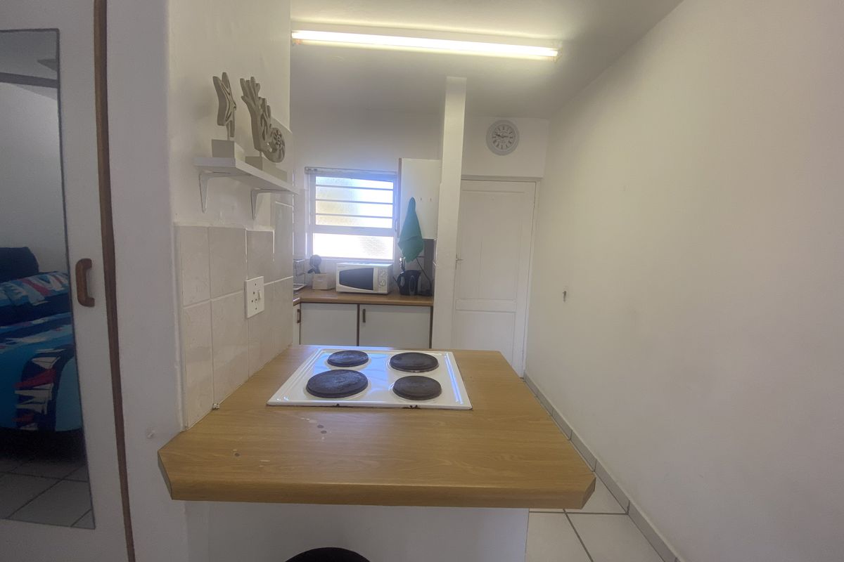 1 Bedroom Unit for Sale in Uvongo Square - Photo 2