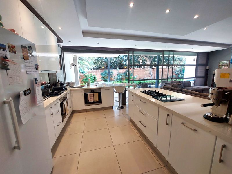 Living life in stunning lock up and go plus flatlet - Photo 8