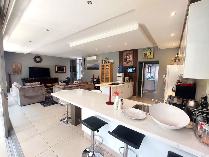 Living life in stunning lock up and go plus flatlet - Photo 6