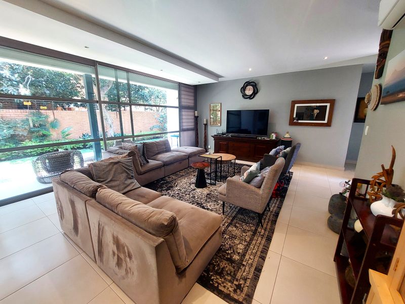 Living life in stunning lock up and go plus flatlet - Photo 3