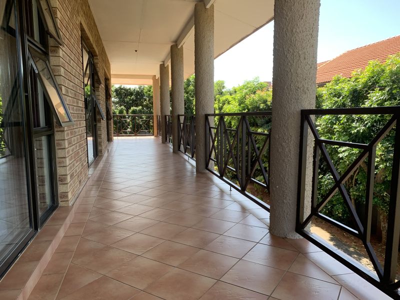 An Idyllic Garden for Year Round Entertaining! - Photo 5