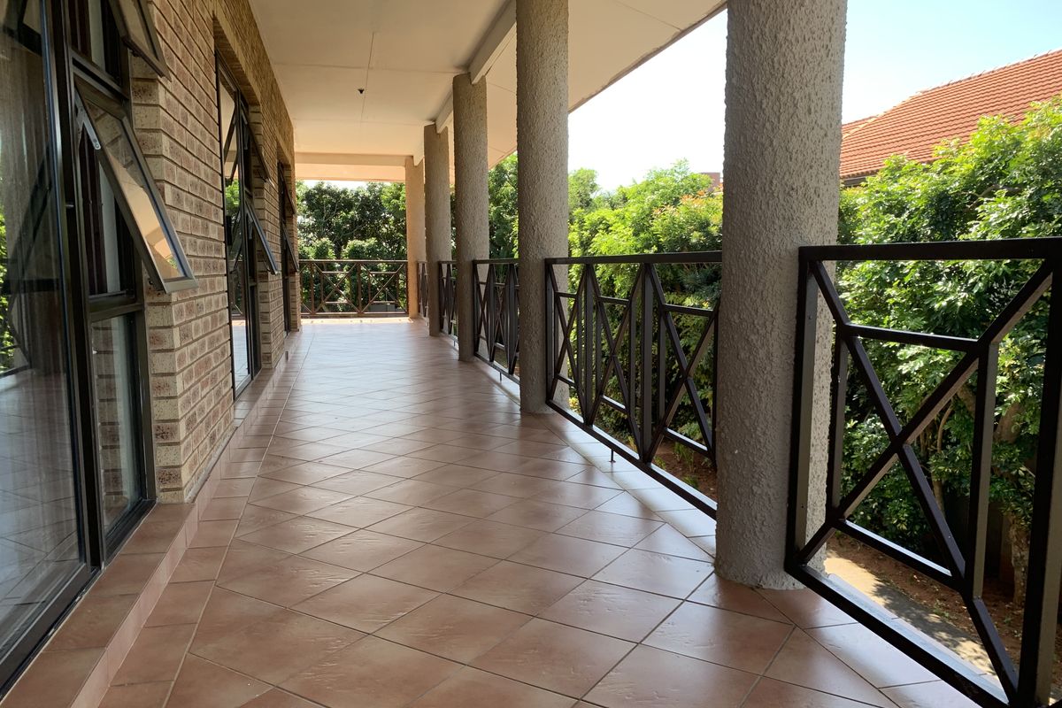 An Idyllic Garden for Year Round Entertaining! - Photo 5