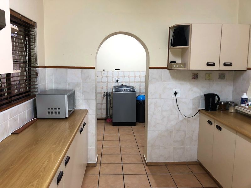 2-Bedroom Townhouse with Full Flatlet, Centrally located - Photo 6