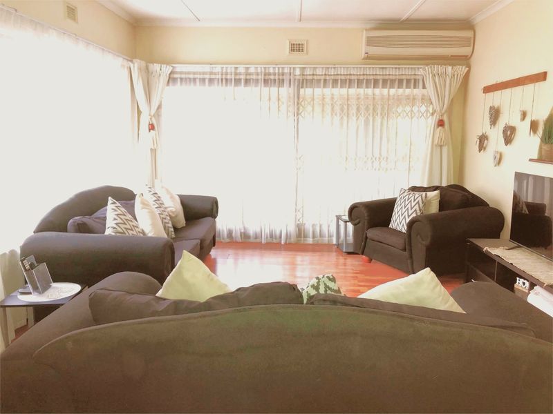 2-Bedroom Townhouse with Full Flatlet, Centrally located - Photo 4
