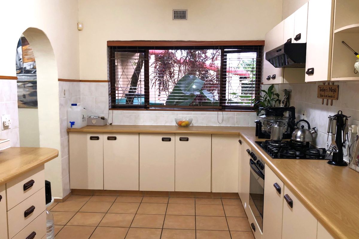 2-Bedroom Townhouse with Full Flatlet, Centrally located - Photo 5