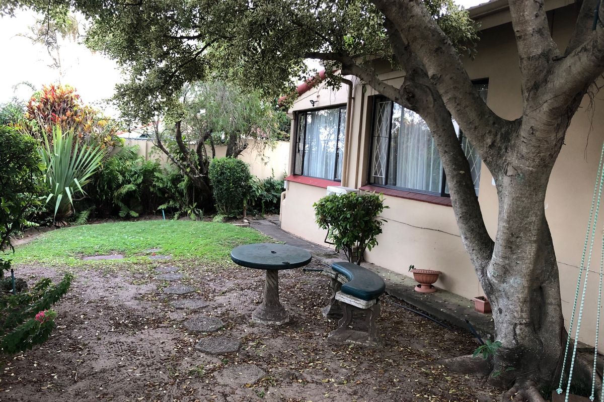 2-Bedroom Townhouse with Full Flatlet, Centrally located - Photo 2