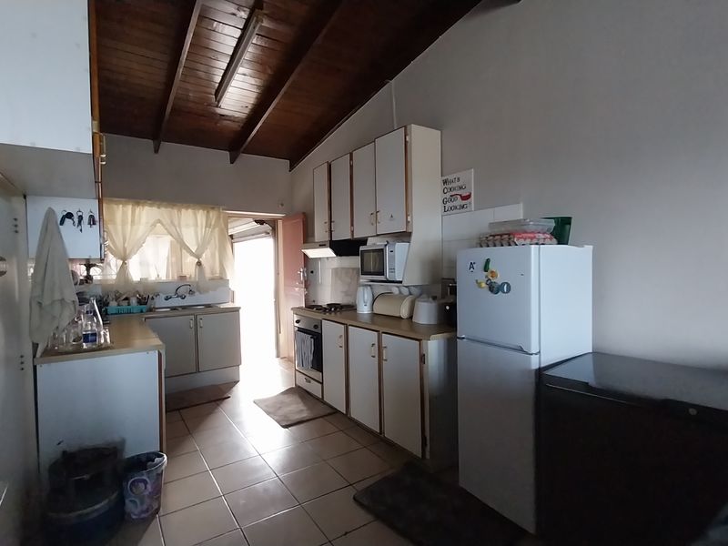 Charming 2-Bedroom Sea View Villa for Sale in Shelly Beach - Photo 7