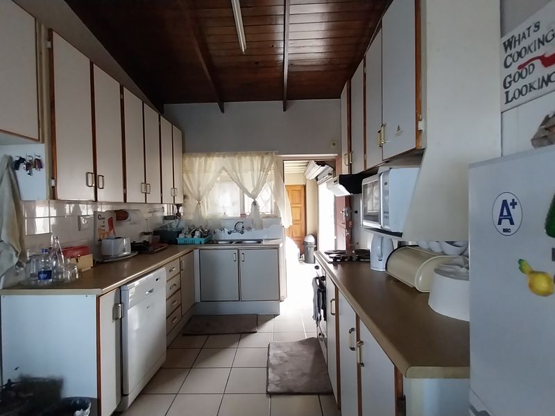 Charming 2-Bedroom Sea View Villa for Sale in Shelly Beach - Photo 8