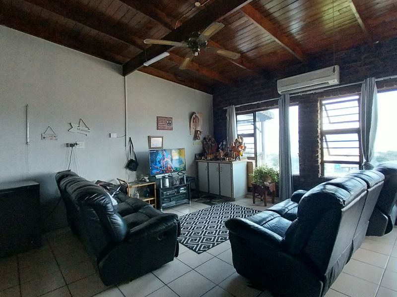 Charming 2-Bedroom Sea View Villa for Sale in Shelly Beach - Photo 3
