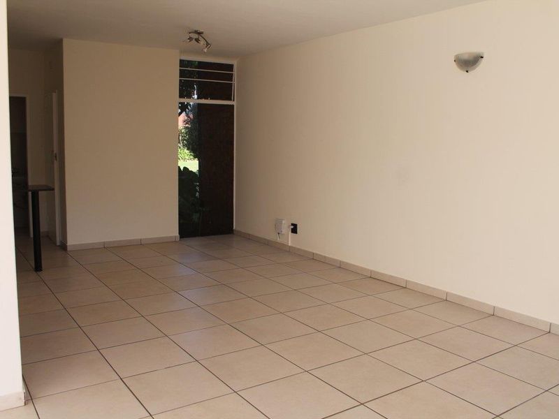 STUNNING DUPLEX TOWNHOUSE - Photo 5