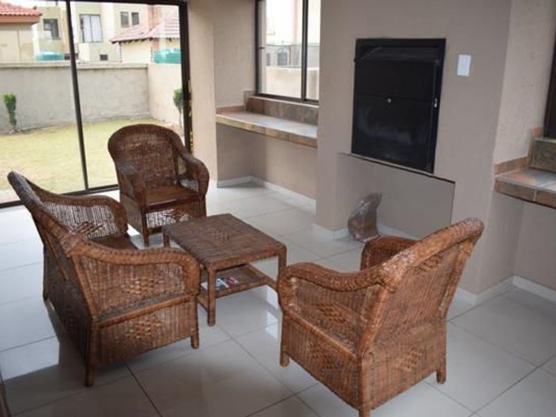 FOUR GENEROUSLY SIZED BEDROOMS HOUSE FOR SALE - Photo 9