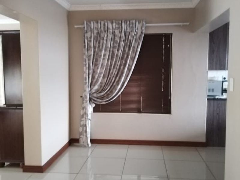 FOUR GENEROUSLY SIZED BEDROOMS HOUSE FOR SALE - Photo 8