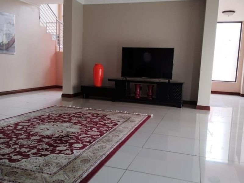 FOUR GENEROUSLY SIZED BEDROOMS HOUSE FOR SALE - Photo 6