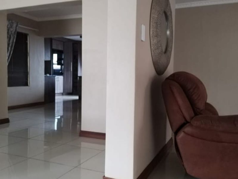 FOUR GENEROUSLY SIZED BEDROOMS HOUSE FOR SALE - Photo 5