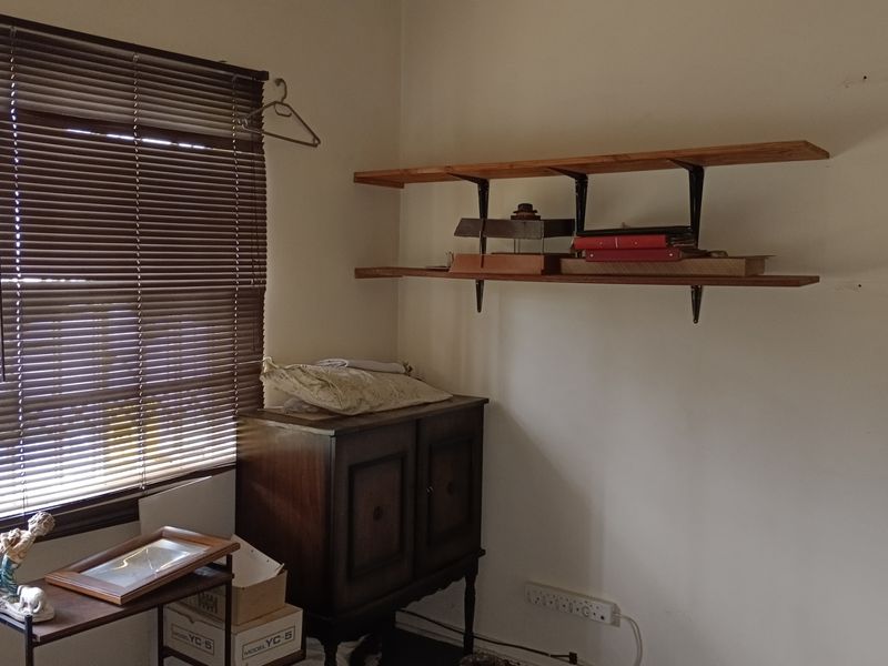 Spacious Family Home with Ample Living Space and Garden - Photo 9