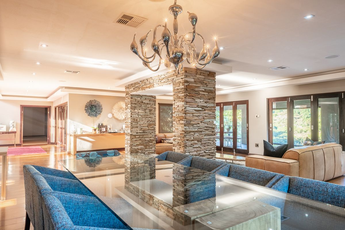 Spectacular Triple Story Home | Wedding Venue | Guest Accommodation - All in one! - Photo 3