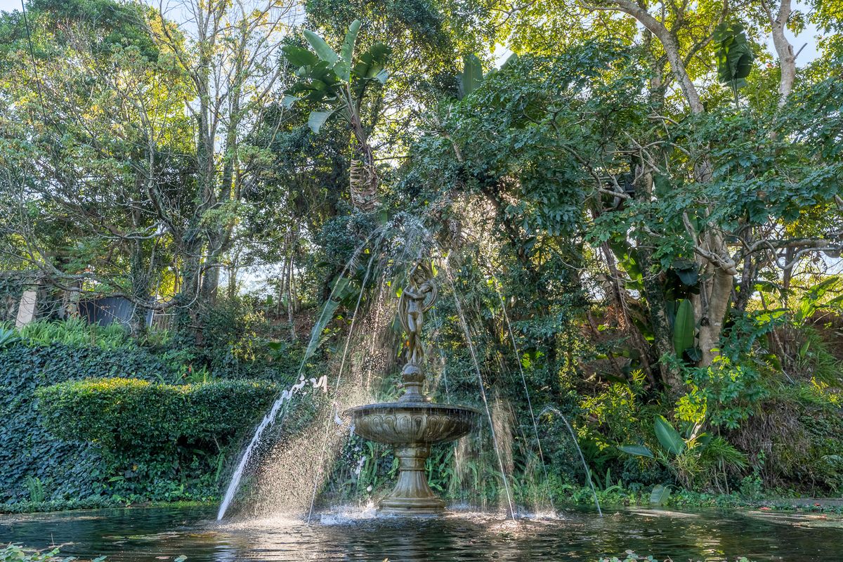 Spectacular Triple Story Home | Wedding Venue | Guest Accommodation - All in one! - Photo 2