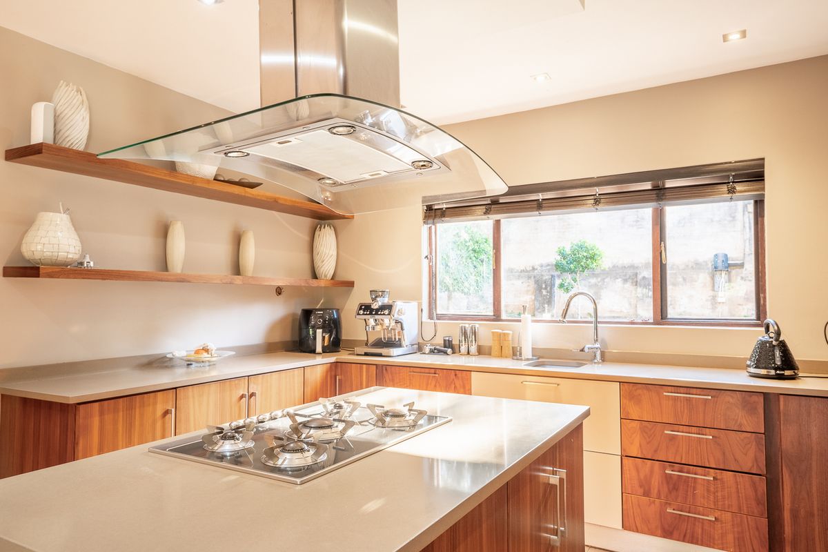 Spectacular Triple Story Home | Wedding Venue | Guest Accommodation - All in one! - Photo 5