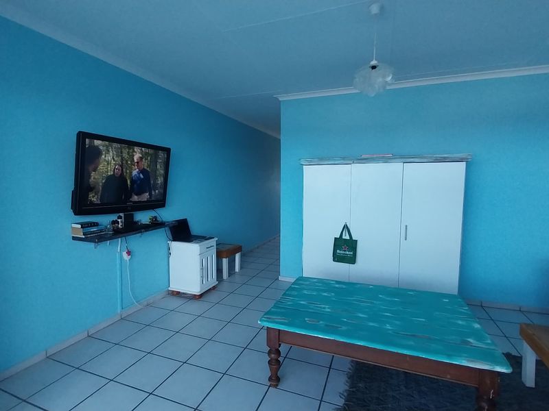 Modern 1-Bedroom Sea-Facing Apartment Uvongo Square - Photo 9