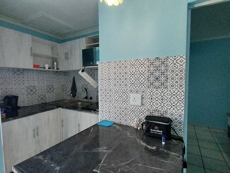 Modern 1-Bedroom Sea-Facing Apartment Uvongo Square - Photo 4