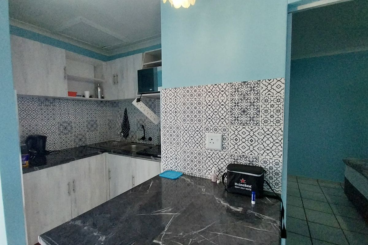 Modern 1-Bedroom Sea-Facing Apartment Uvongo Square - Photo 4