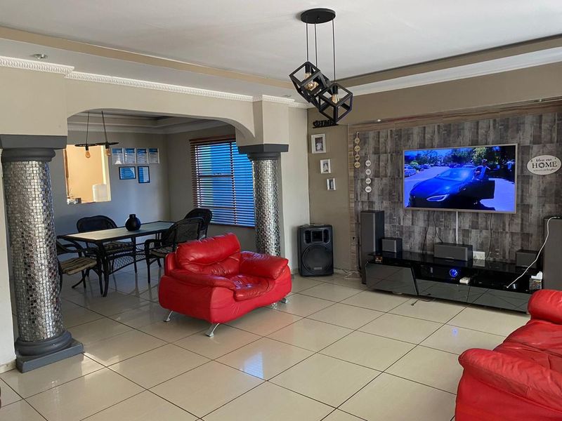 4 Bedroom Family home - Photo 2