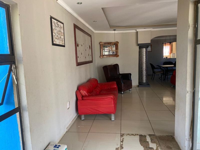 4 Bedroom Family home - Photo 3