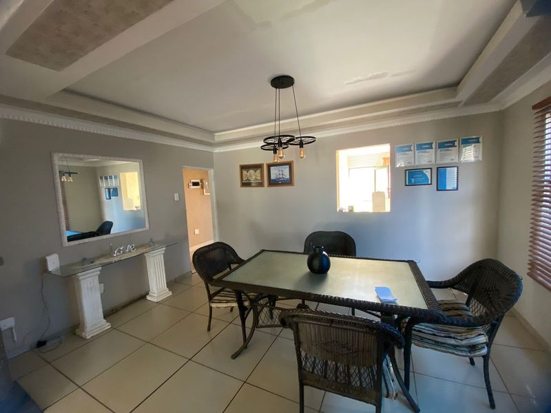 4 Bedroom Family home - Photo 8