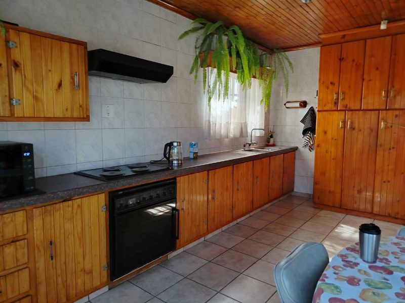 Practical Family Home with Generous Parking and Garden - Photo 7