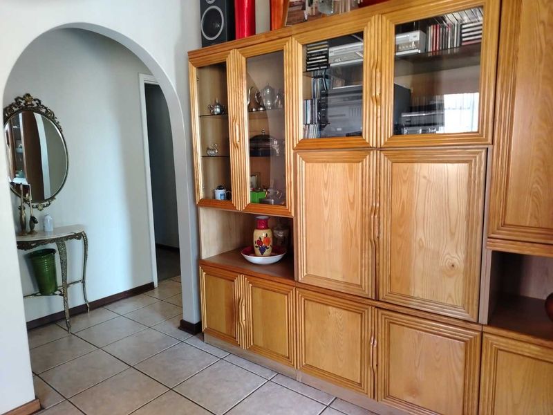 Practical Family Home with Generous Parking and Garden - Photo 5