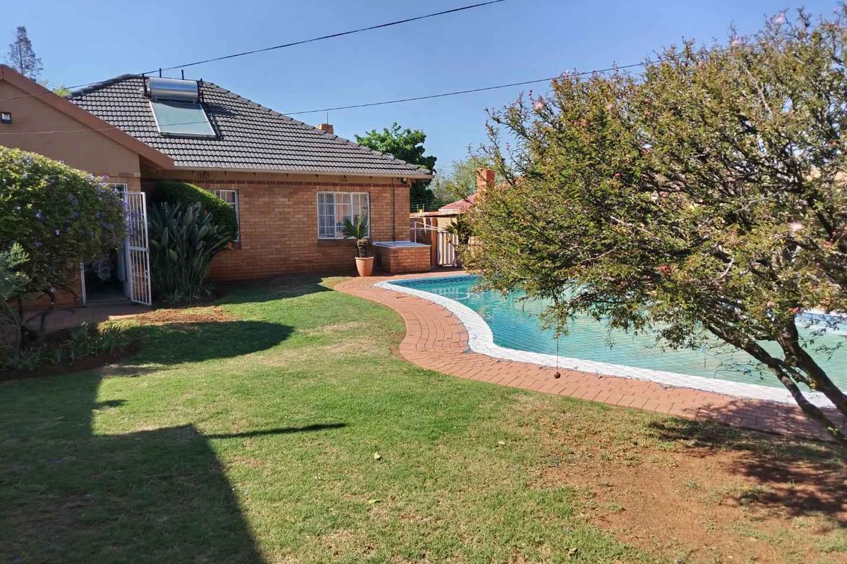 Practical Family Home with Generous Parking and Garden - Photo 2