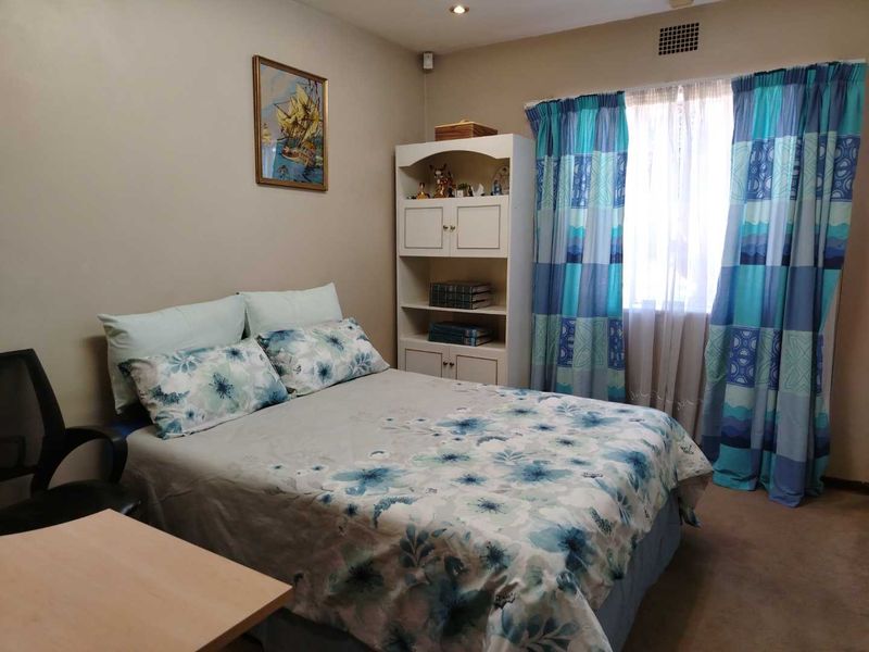 Practical Family Home with Generous Parking and Garden - Photo 8