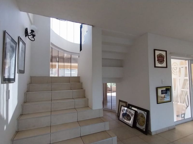 Spacious 5-Bedroom Double-Story Home for Rent - Photo 9