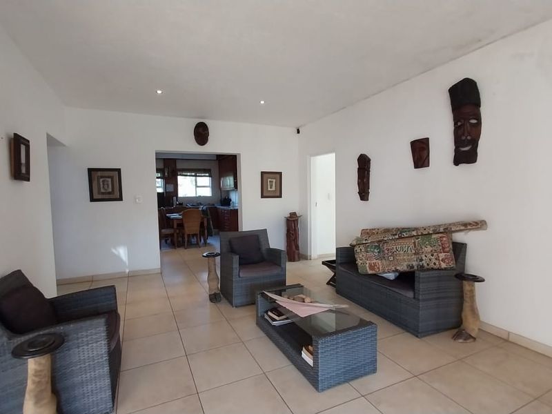 Spacious 5-Bedroom Double-Story Home for Rent - Photo 8