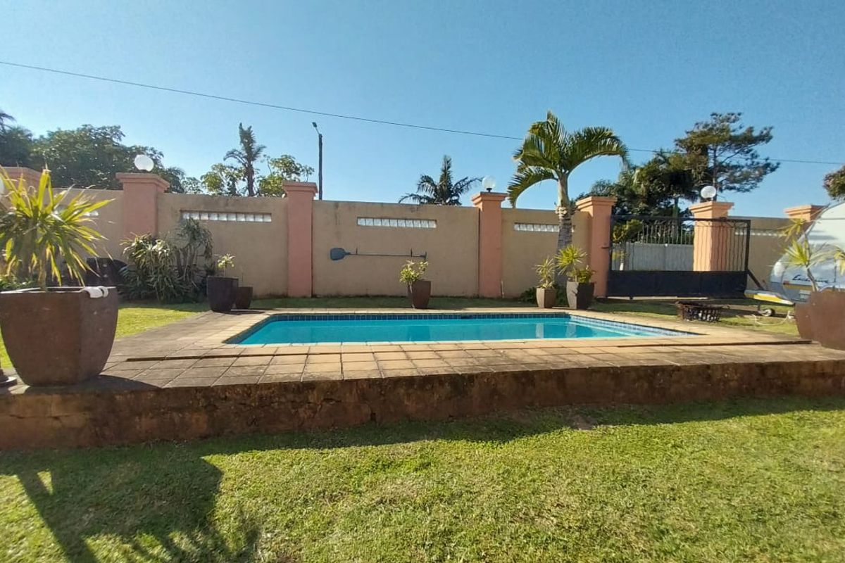 Spacious 5-Bedroom Double-Story Home for Rent - Photo 2