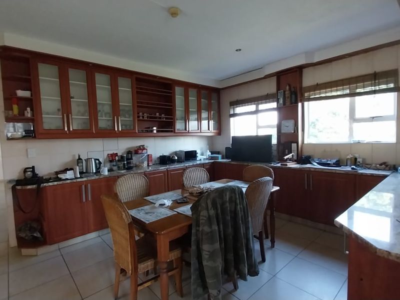 Spacious 5-Bedroom Double-Story Home for Rent - Photo 4