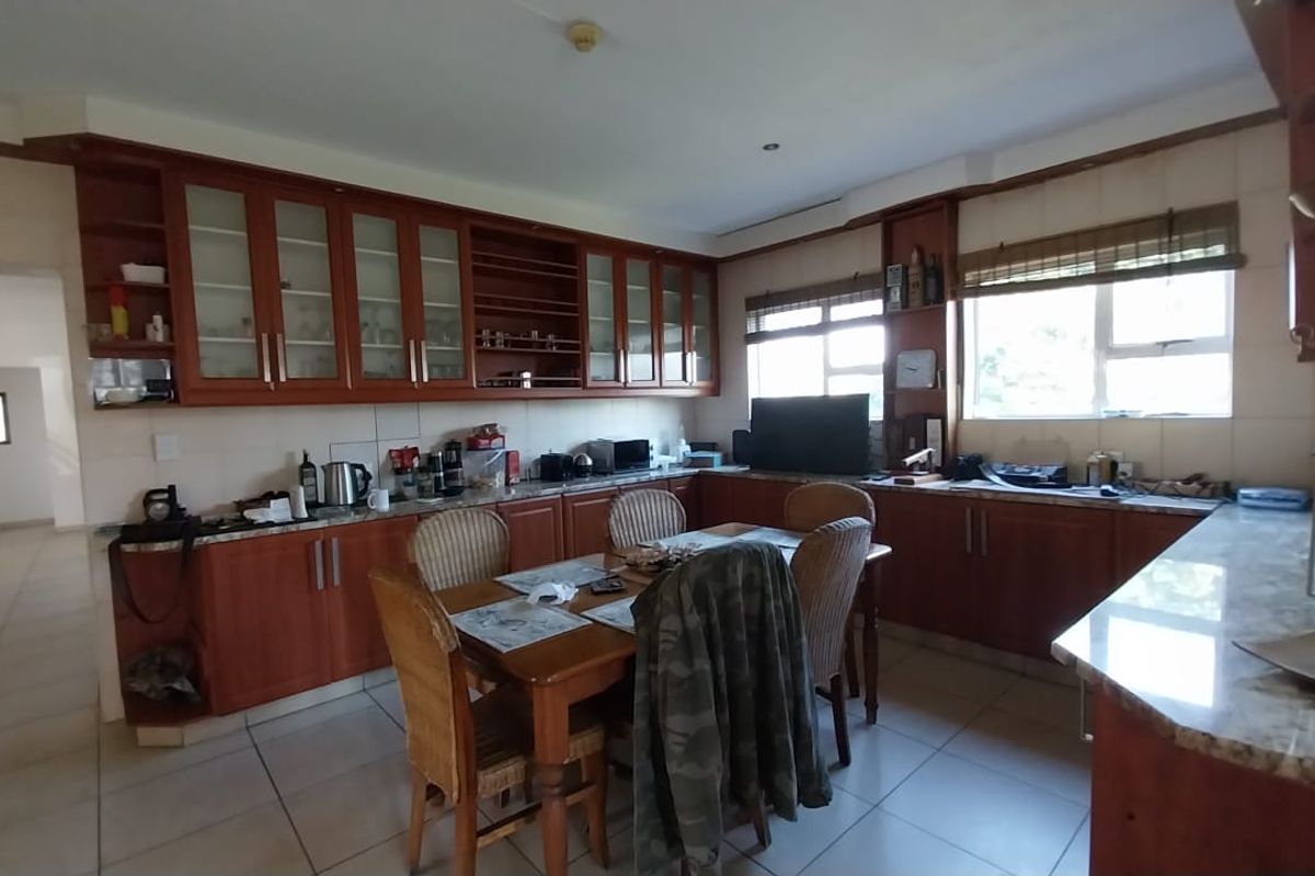 Spacious 5-Bedroom Double-Story Home for Rent - Photo 4