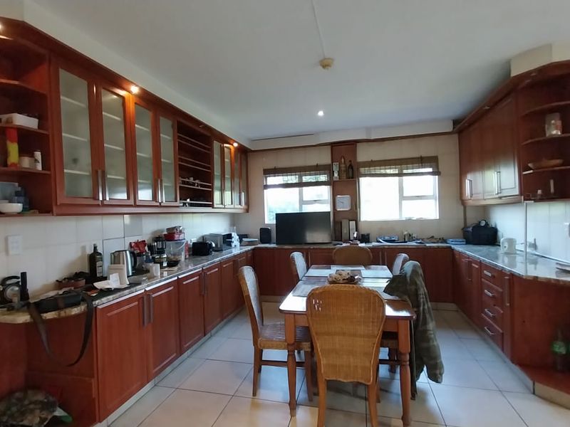 Spacious 5-Bedroom Double-Story Home for Rent - Photo 5